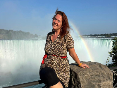 Do you feel sometimes overwhelmed with all the stuff you own and don’t know where to put it, because it didn’t find the right spot yet? Are you carrying things from one place to another and building up clutter, because you just don’t know where to put it? <br><br><b>Hi, I’m Natalie,</b> a girl with a German creative and organised brain. Since many years I’m helping my friends out to organise their wardrobes, shelves, rooms and even whole flats. I know it can be hard especially when you move from one to another place and don’t know how to sort, organise and arrange things. <br><br><b>Home organising</b> became my passion in the last couple of years and I worked for several hosts in different countries at different properties. <br><br>I always look for a new challenge and I’m flexible and not stucked at one place. As a long term traveller I’m used to fly around the world and could also be your next guest helping you out in your home.<br><br>What does <b>Home Organisation</b> include? <br><br><b>Home organizing</b> involves decluttering and creating systems to make a space functional and tidy. 